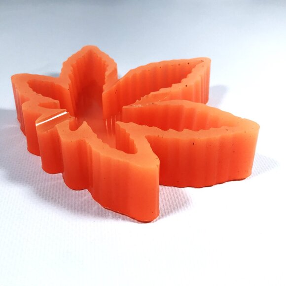 Glow In The Dark Resin Pot Leaf Ashtray - Picture 4 of 6